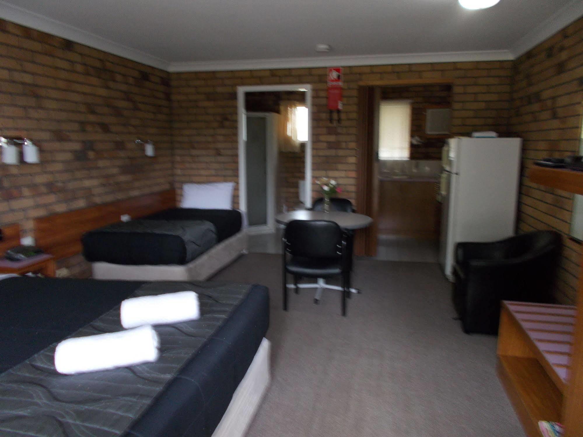 Park House Motor Inn Oakey Exteriör bild